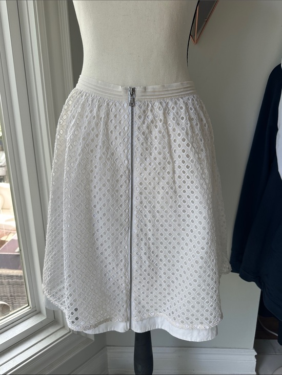 Club Monaco Dresses & Skirts - CLUB MONACO White Eyelet Lace A-Line Skirt Cotton with Front Zip Flare Size 4